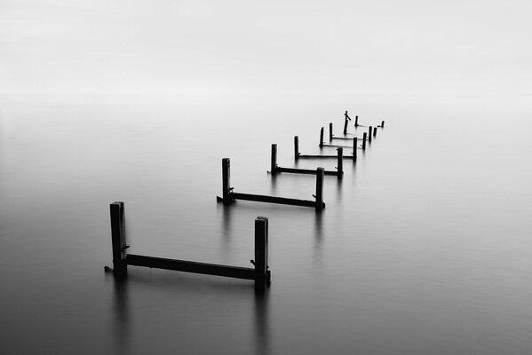 Muelle en el lago infinito fondo