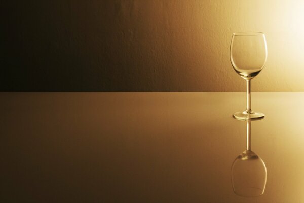 An empty glass against a background of light