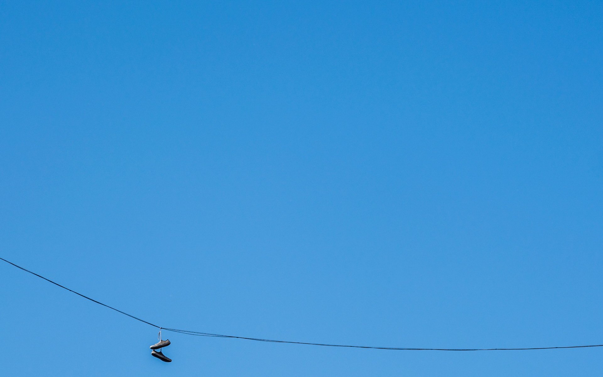 scarpe da ginnastica cielo minimalismo