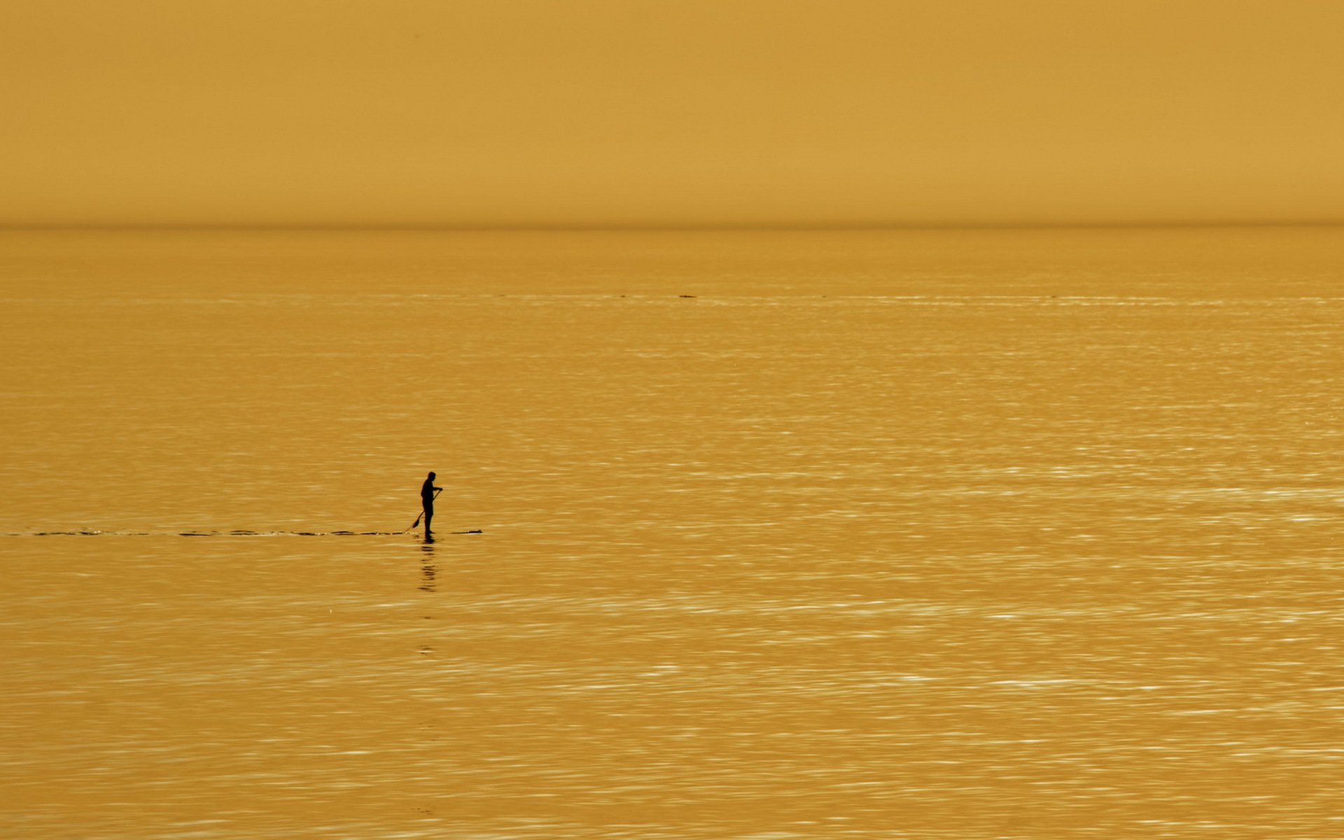 hombre mar minimalismo