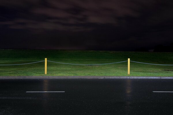 Straße und Gras Minimalismus