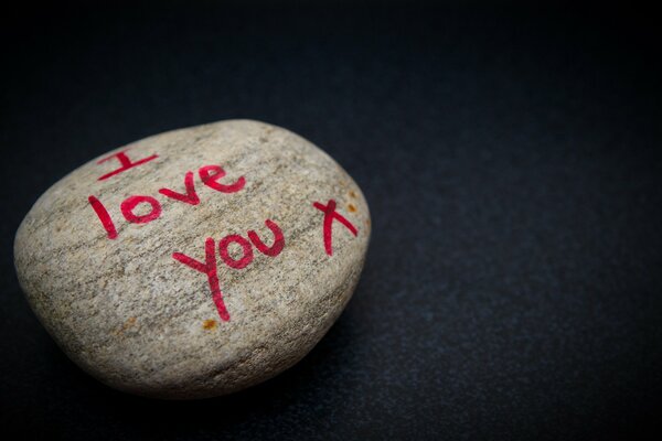 A stone with the inscription I love you