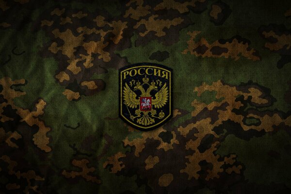 Parche en el uniforme militar con los símbolos de la Federación de Rusia