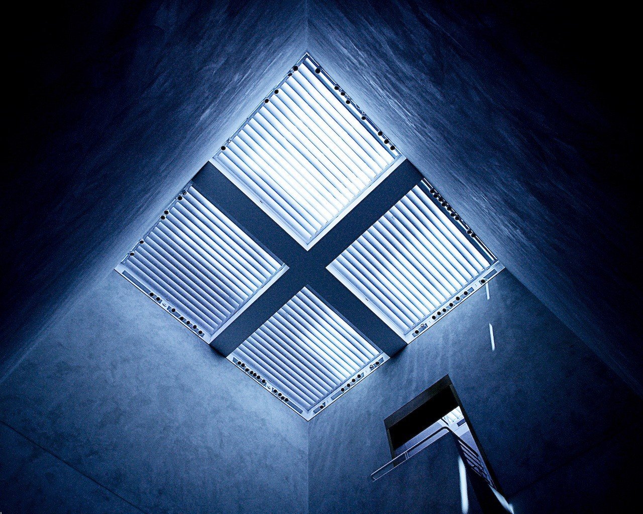 licht gitter kreuz