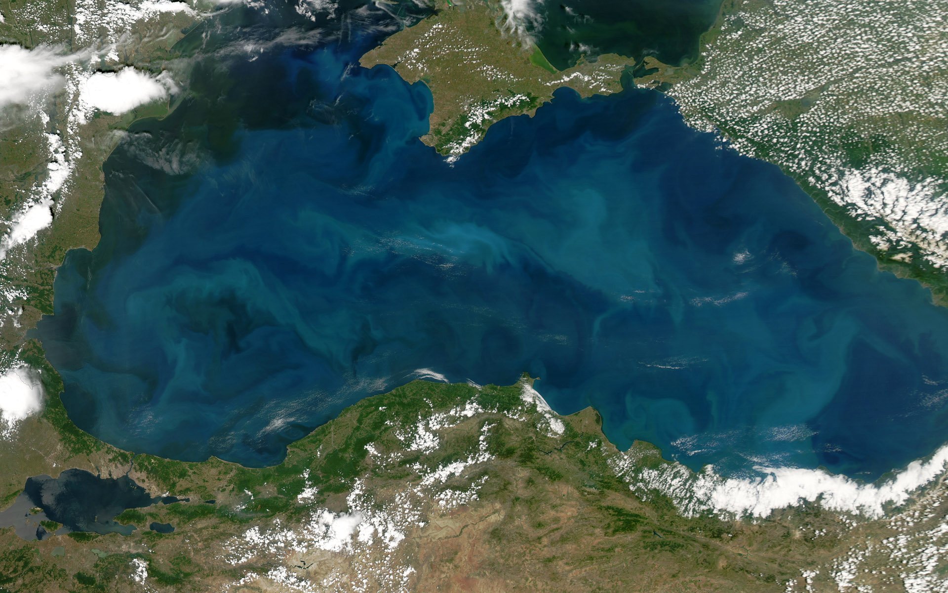 Черное море днем