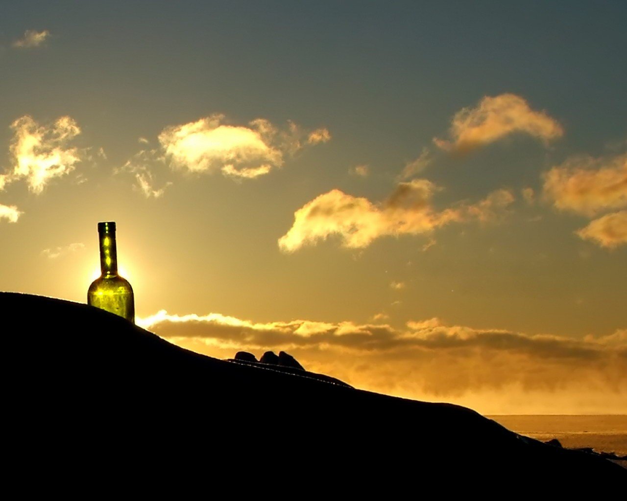 botella nubes cielo puesta de sol