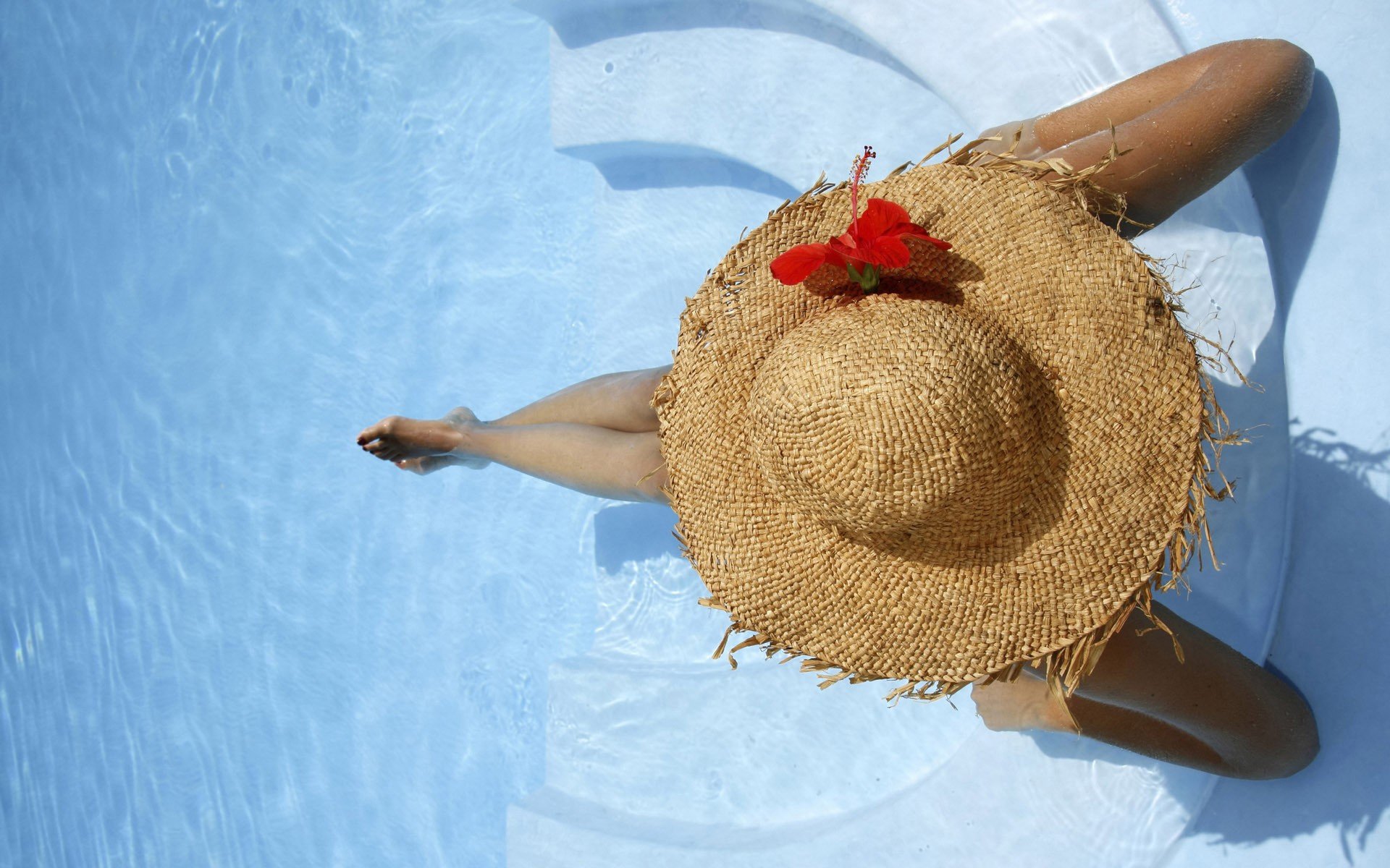 sombrero piscina agua