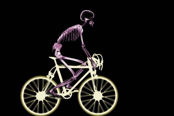 Szkielet na rowerze w prześwietleniu na czarnym tle