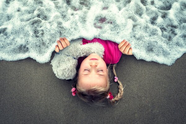 The girl took refuge in a wave dreaming of the sea