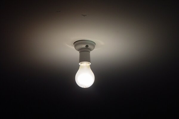 Dieses Bild mit der Lampe ist faszinierend