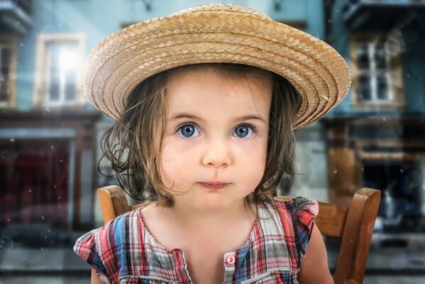 Le portrait d une fille dans le chapeau. Avis