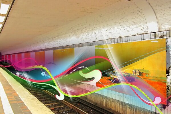 Lignes multicolores sur les voies du métro