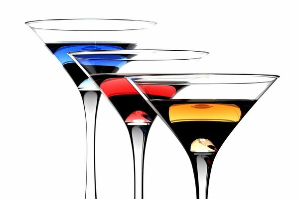 Élégants verres à martini et pas seulement