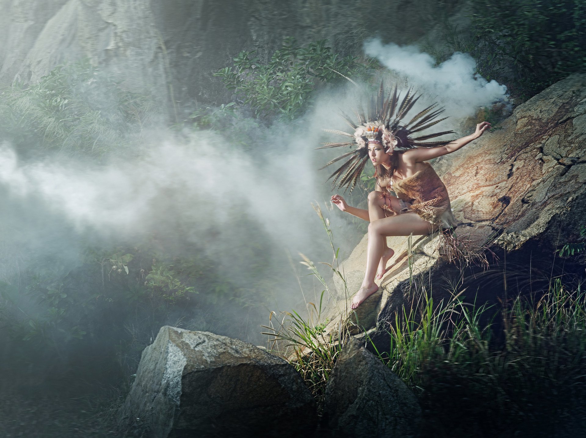 mädchen federn pose steine nebel dschungel natur