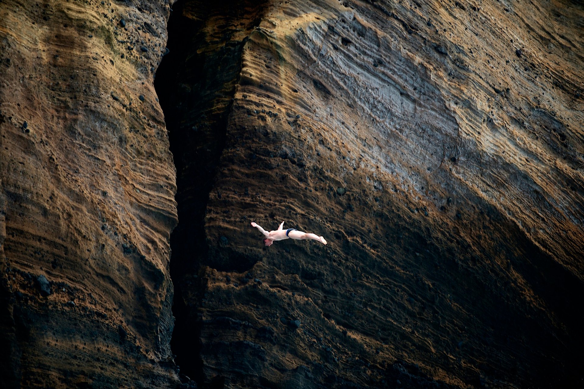 roccia uomo salto