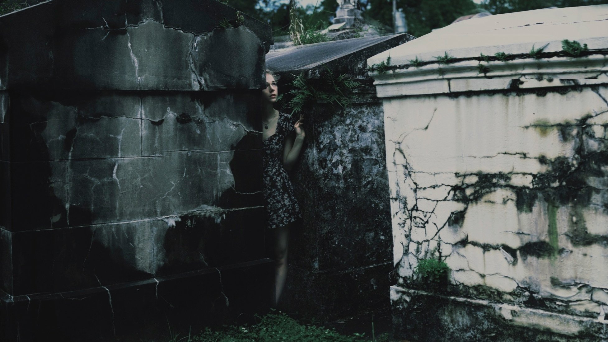 cemetery tombs girl