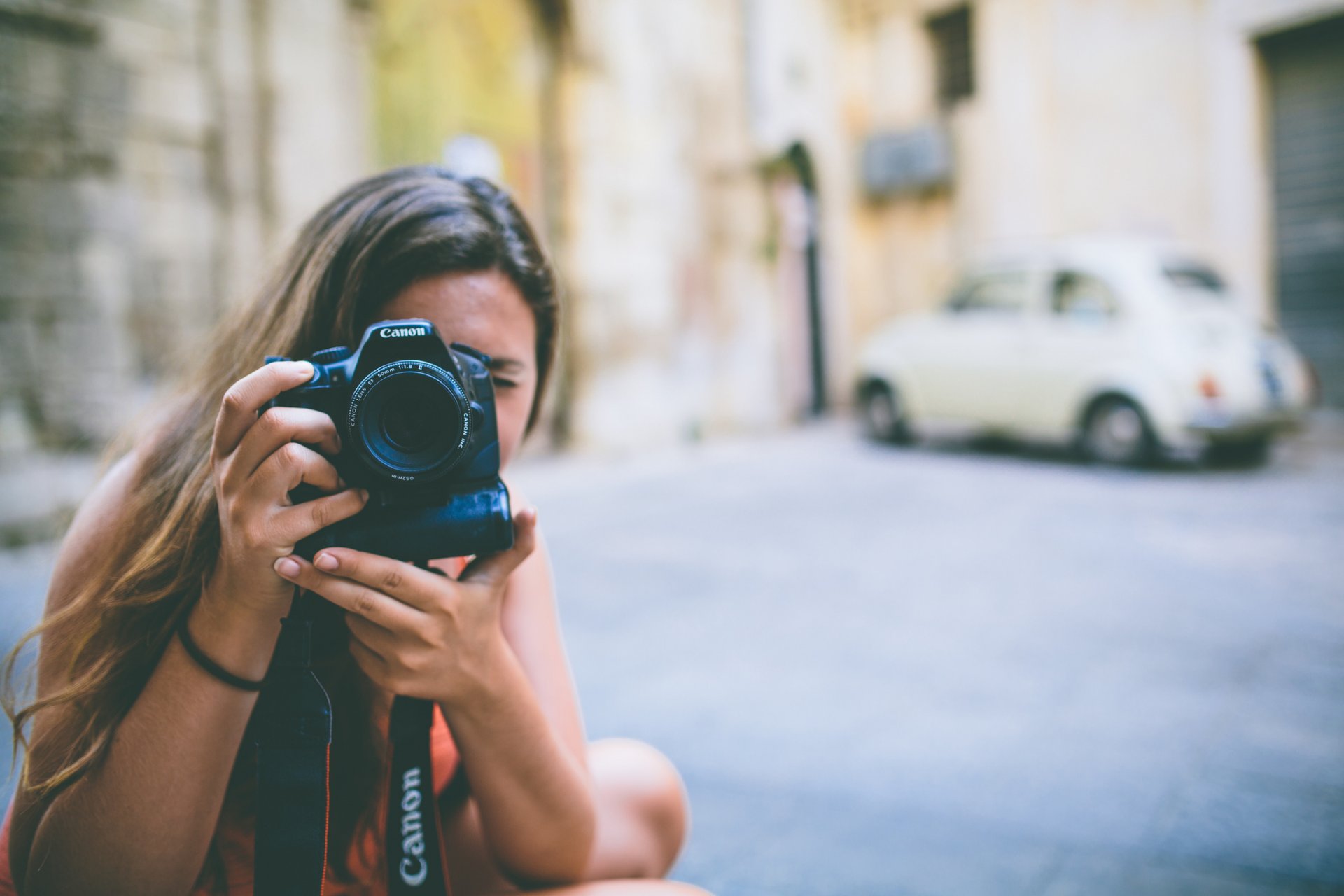 mädchen kamera fotografiert schießt kamera objektiv