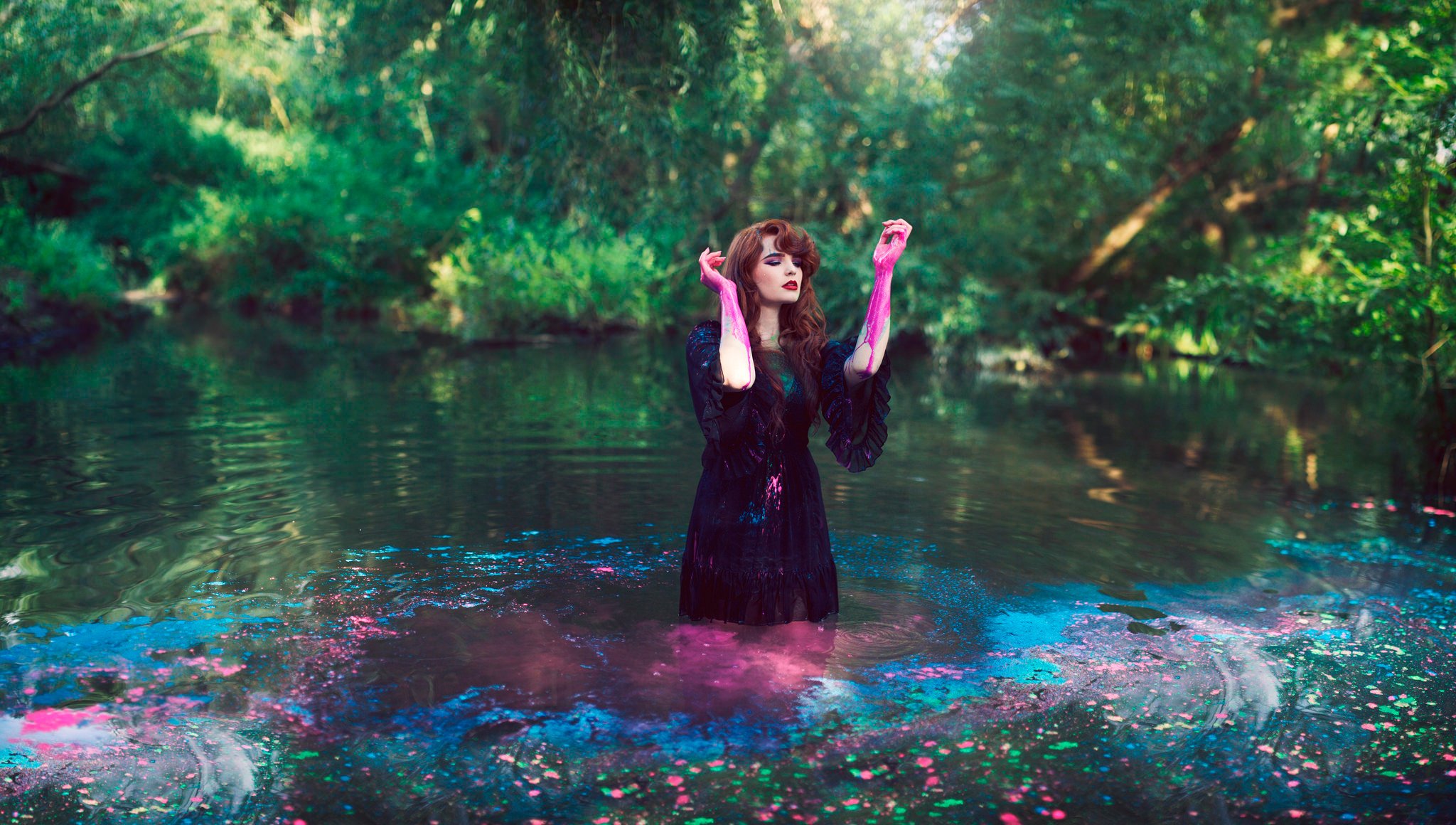 blutende farbe mädchen kleid wasser farbe