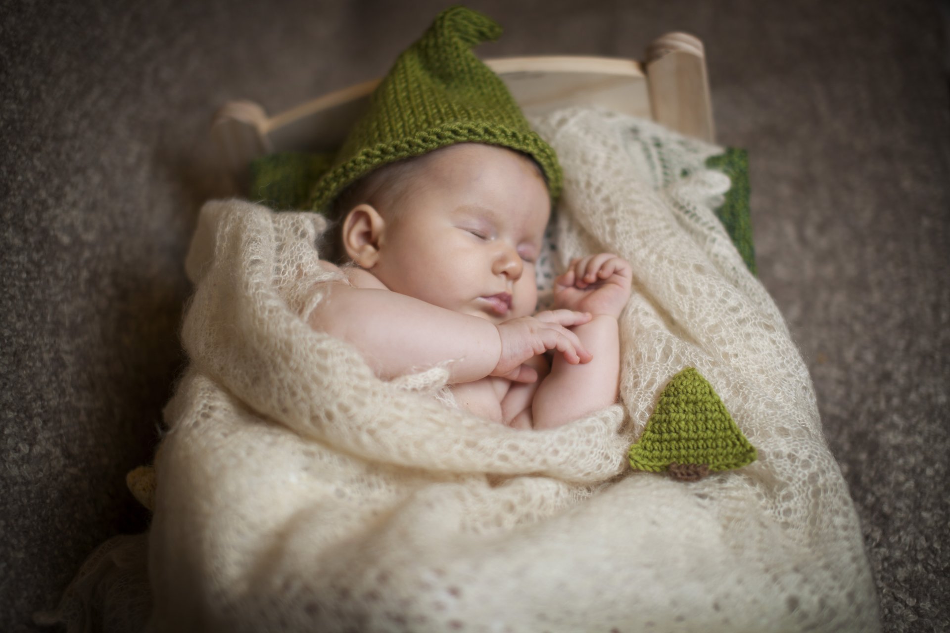 dort les enfants le sommeil bébé nourrisson une casquette un lit bébé une pochette