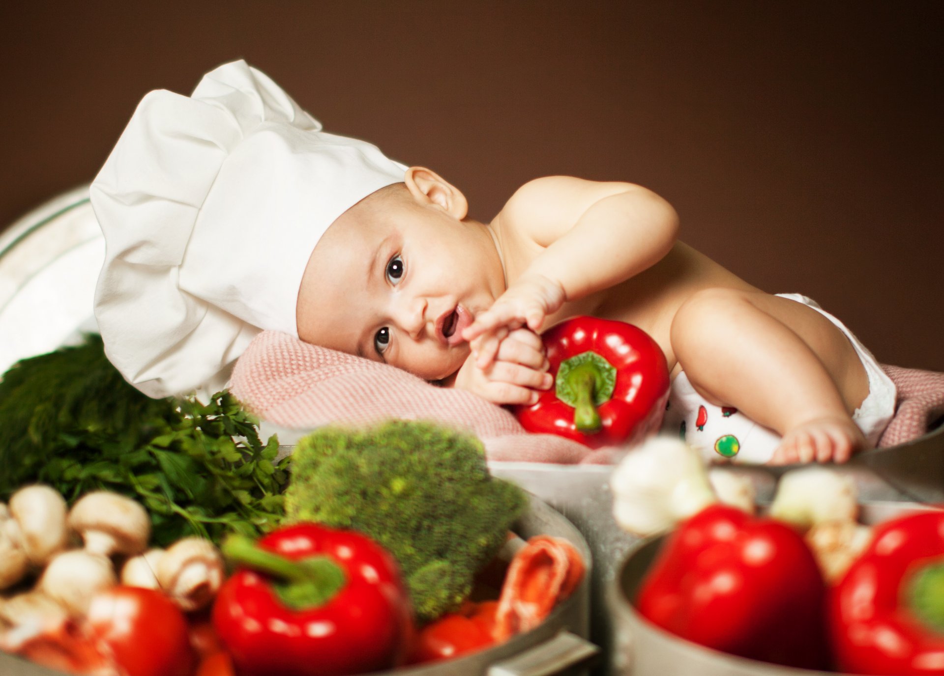 anna levankova cocinero niños mentiras verduras champiñones brócoli verduras pimientos tomates