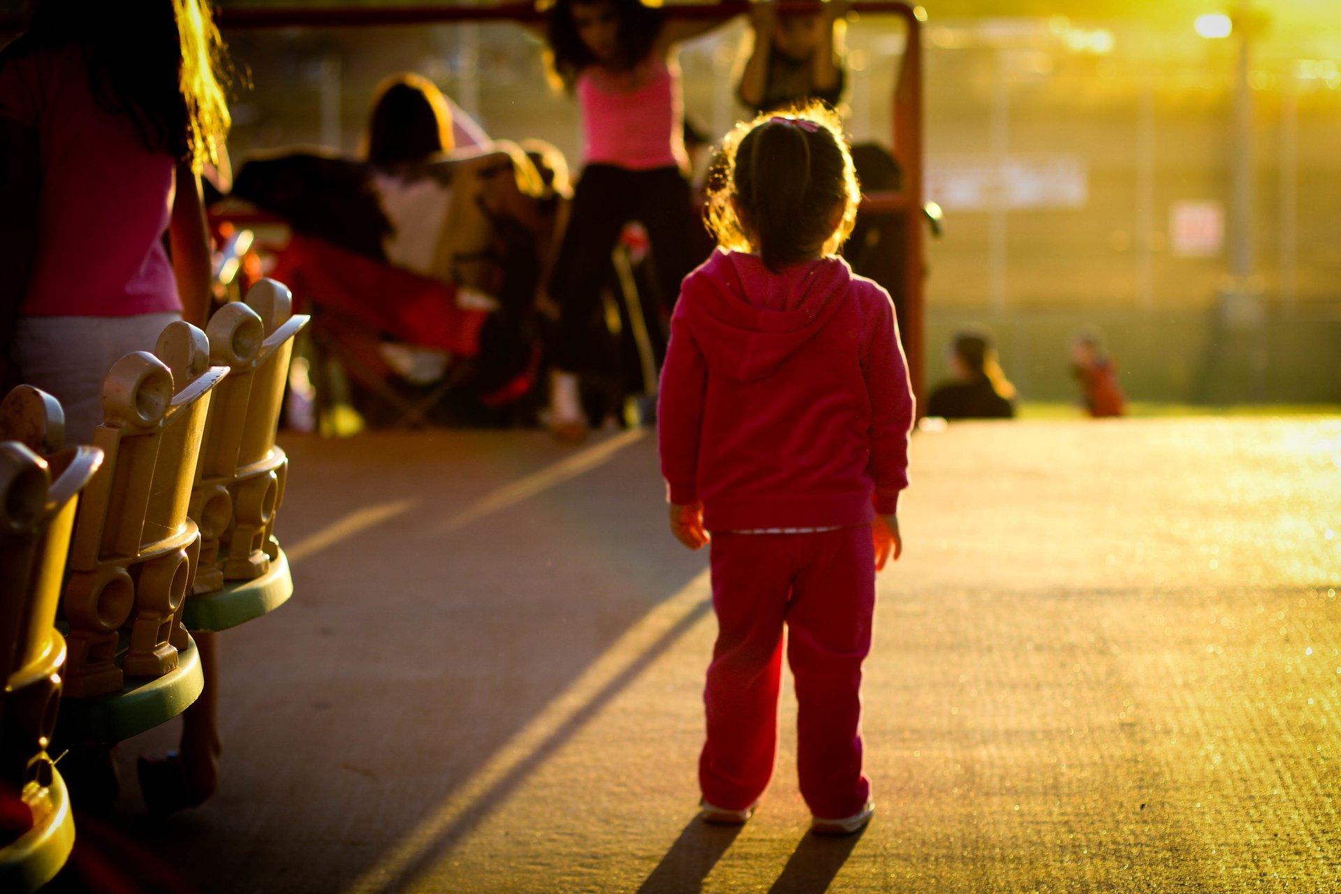 situationen kinder mädchen form sportlich menschen straße rosa hintergrund tapete