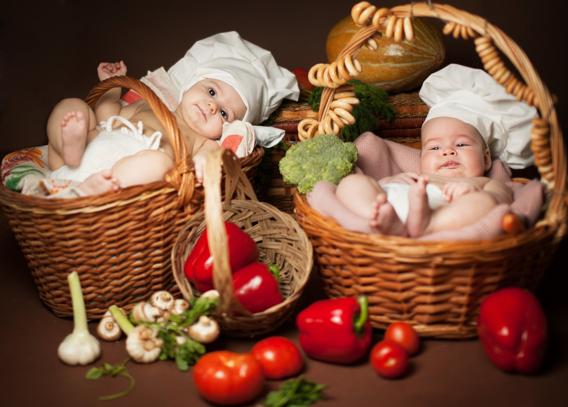 anna levankova bambini bambini cuochi due cestini si trovano verdure pagnotte