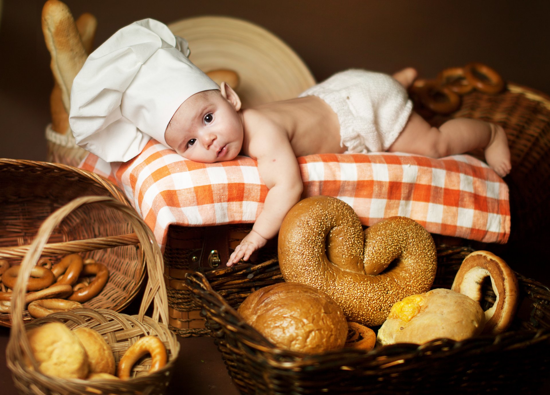 anna levankova niños bebé cocinero tapa mentiras pan pan cordero pretzel mantel bagels