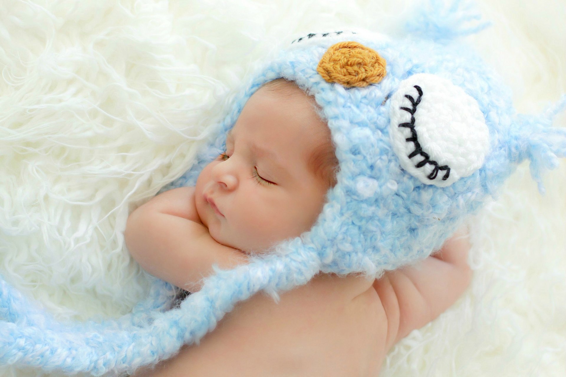 bebé niño bebé durmiendo gorro azul búho