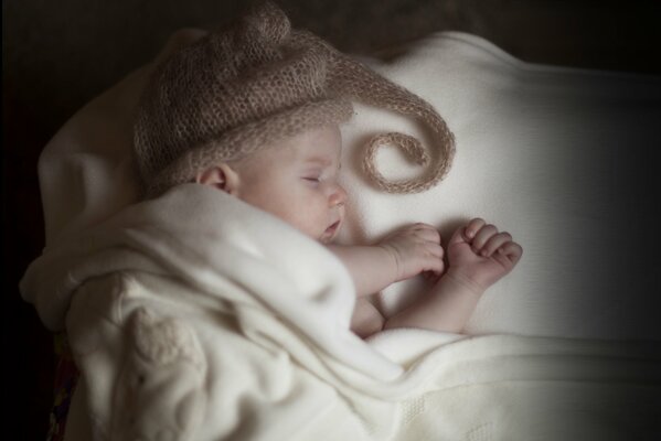 Bébé chapeau nez oreille