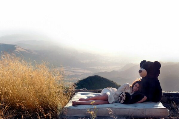 Chica y el oso belleza de la mañana