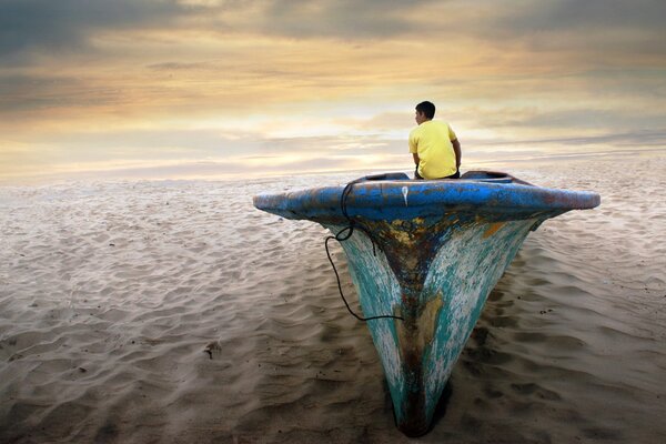 Fotos de un hombre del desierto en un barco