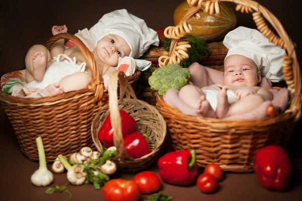 Two babies are lying in baskets