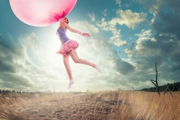 Fille s envole sur une boule de chewing-gum