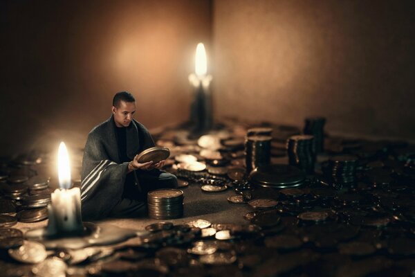 Règlement de nuit dans une banque avec des pièces de monnaie