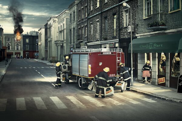 Bomberos se preparan para la salida