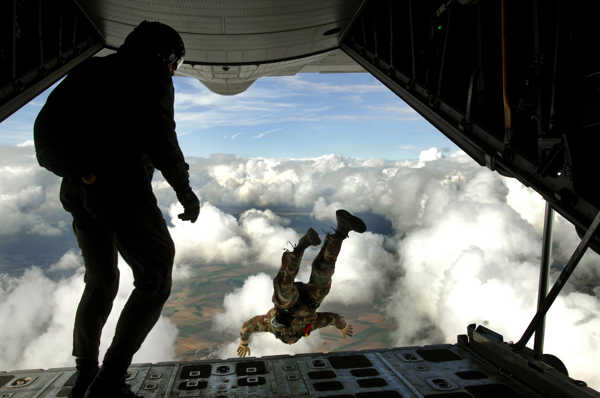 salto aereo altitudine nuvole