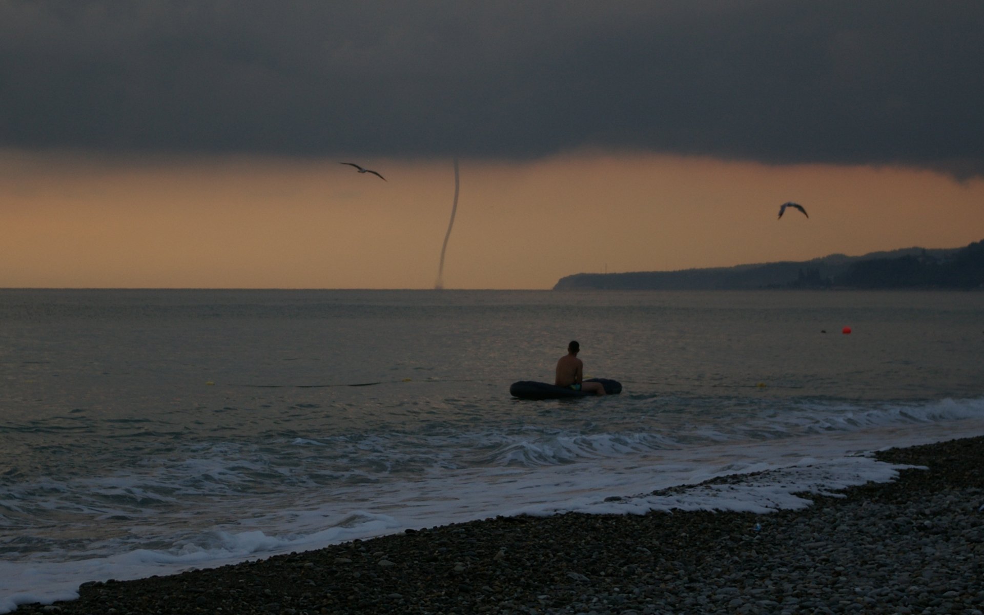 tornado tornado sea shore