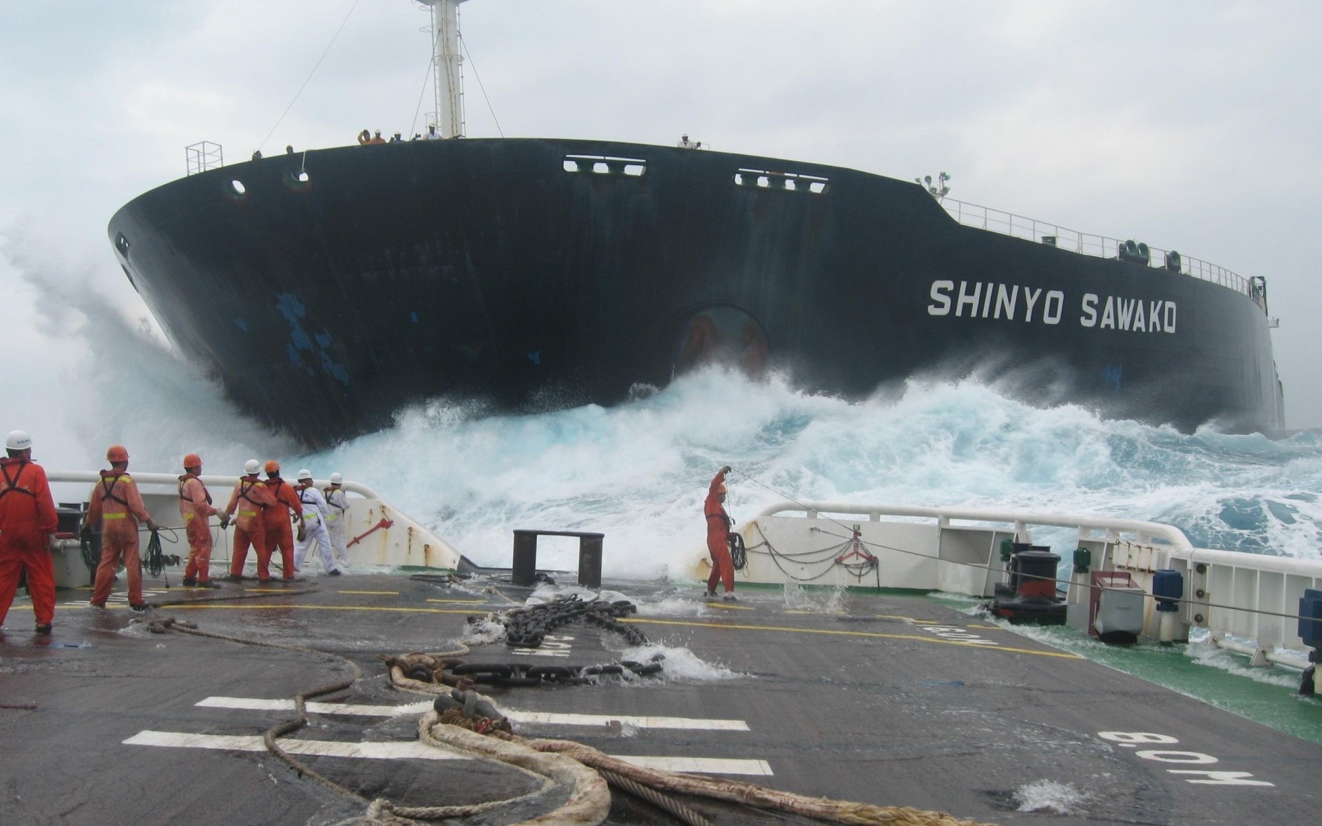 mare oceano tempesta onde nave nave cisterna ponte cavi catene comando