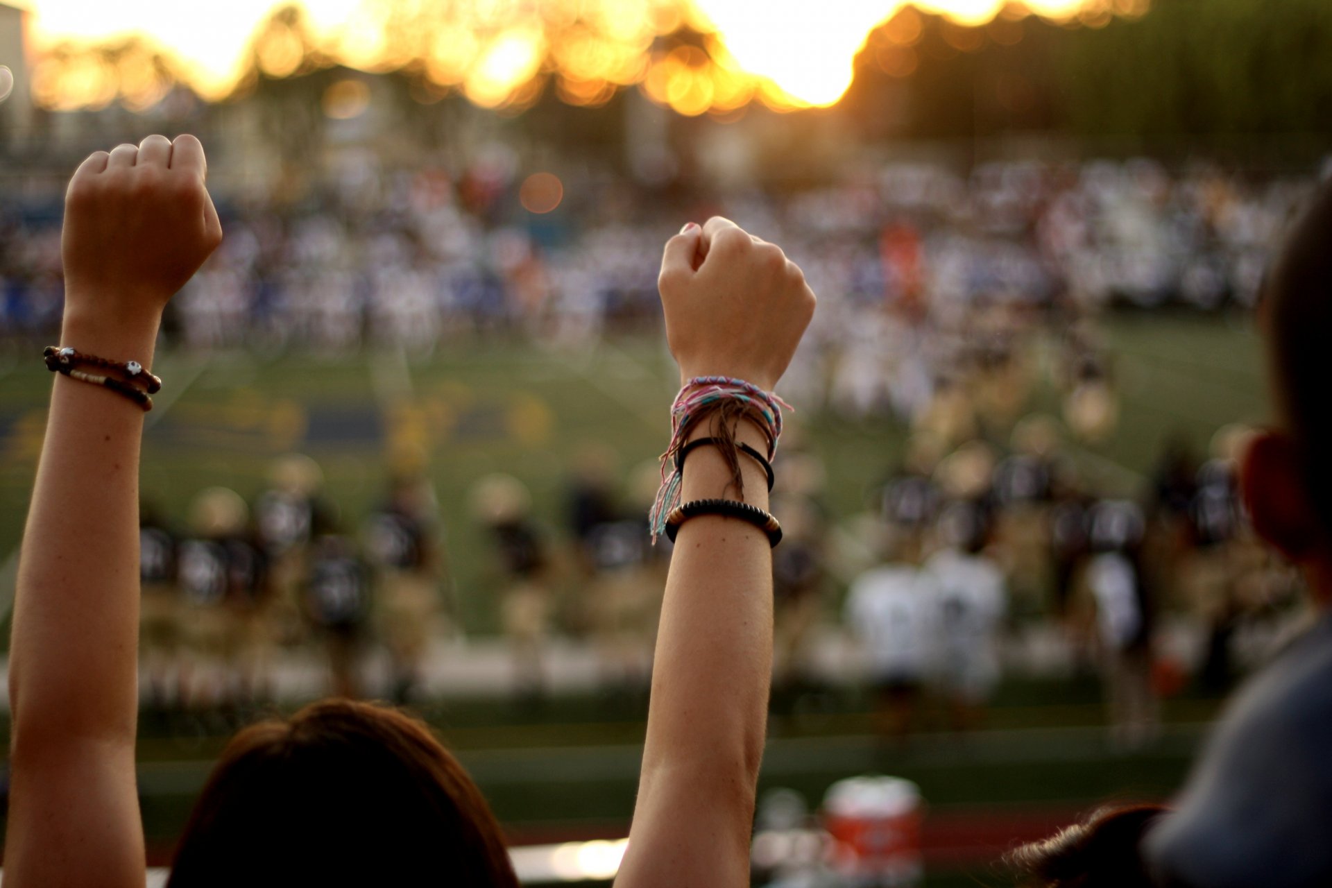 américain football jeu fans mains