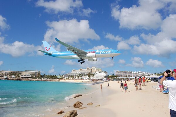 Zdjęcie samolotu na plaży Maho Beach