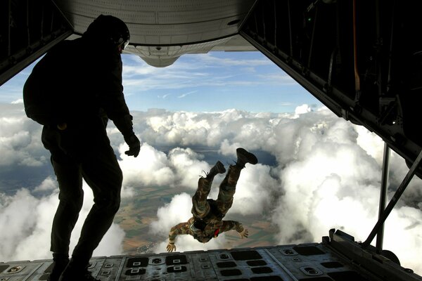 Sauter d un avion d une altitude dans les nuages