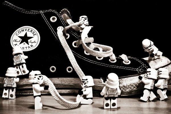 Toys play with shoe laces