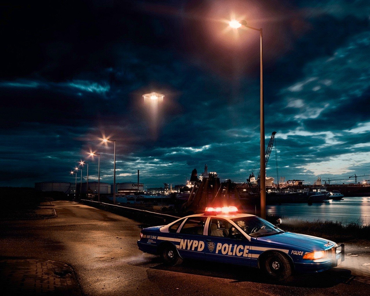 polizia auto porto ufo luci sera