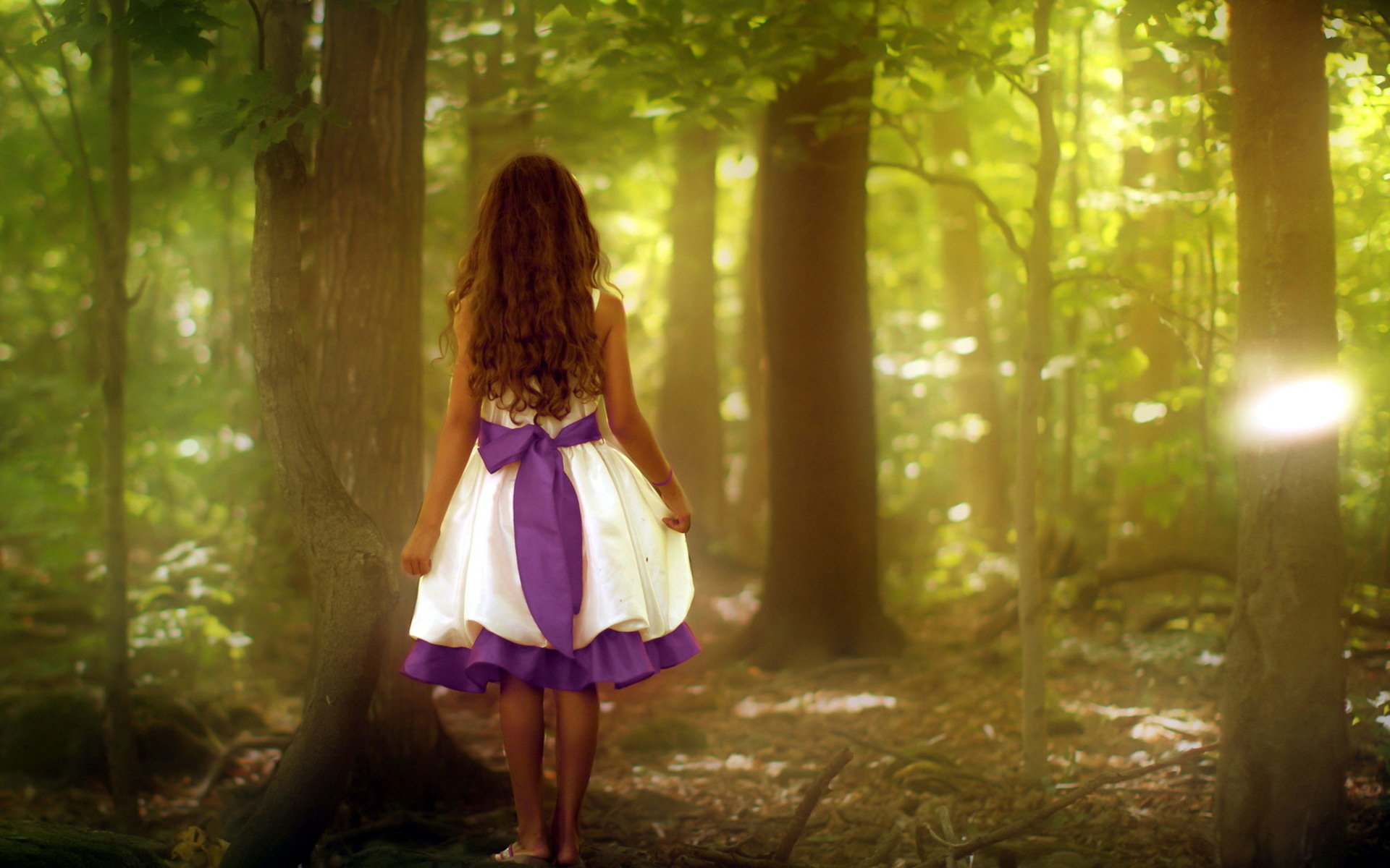 la jeune fille la forêt la robe ruban arc de la nature