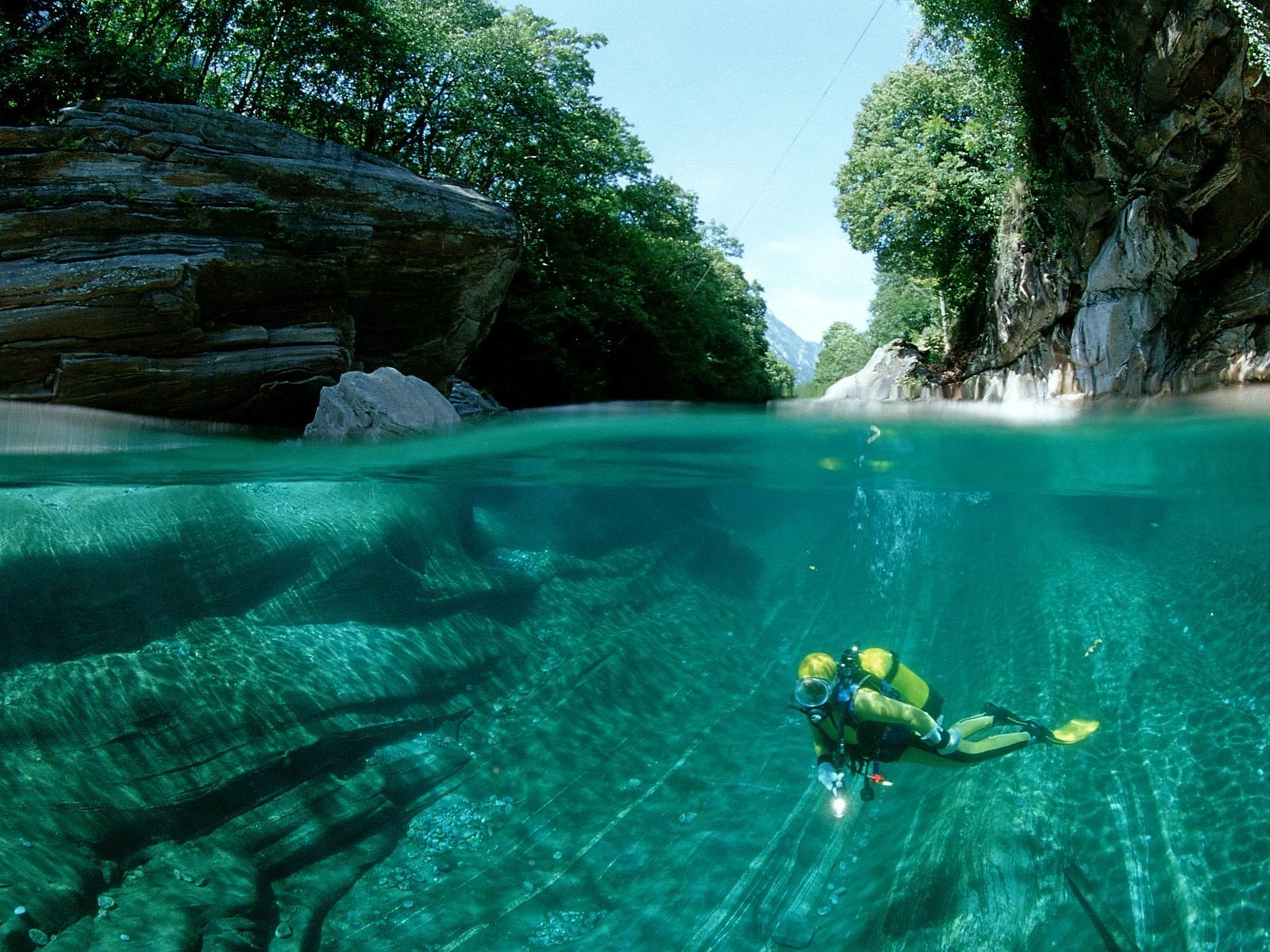 río agua montañas buzo