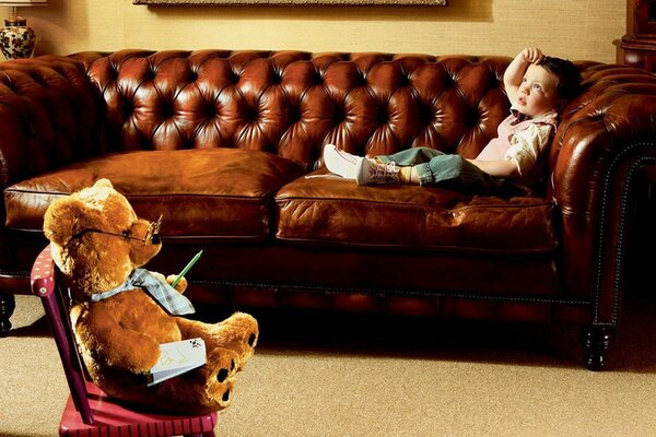 Receiving a child from a psychotherapist bear