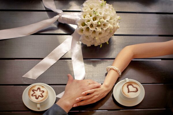 Romantisches Frühstück nach der Hochzeit