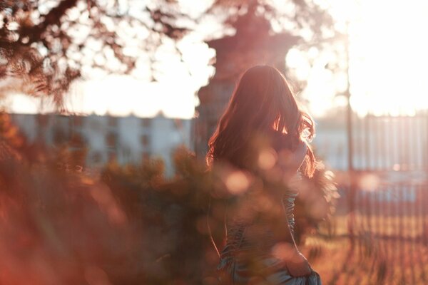 A girl in a dress illuminated by glare