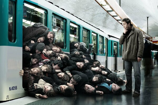 A humorous picture. The passengers who fell out of the subway car