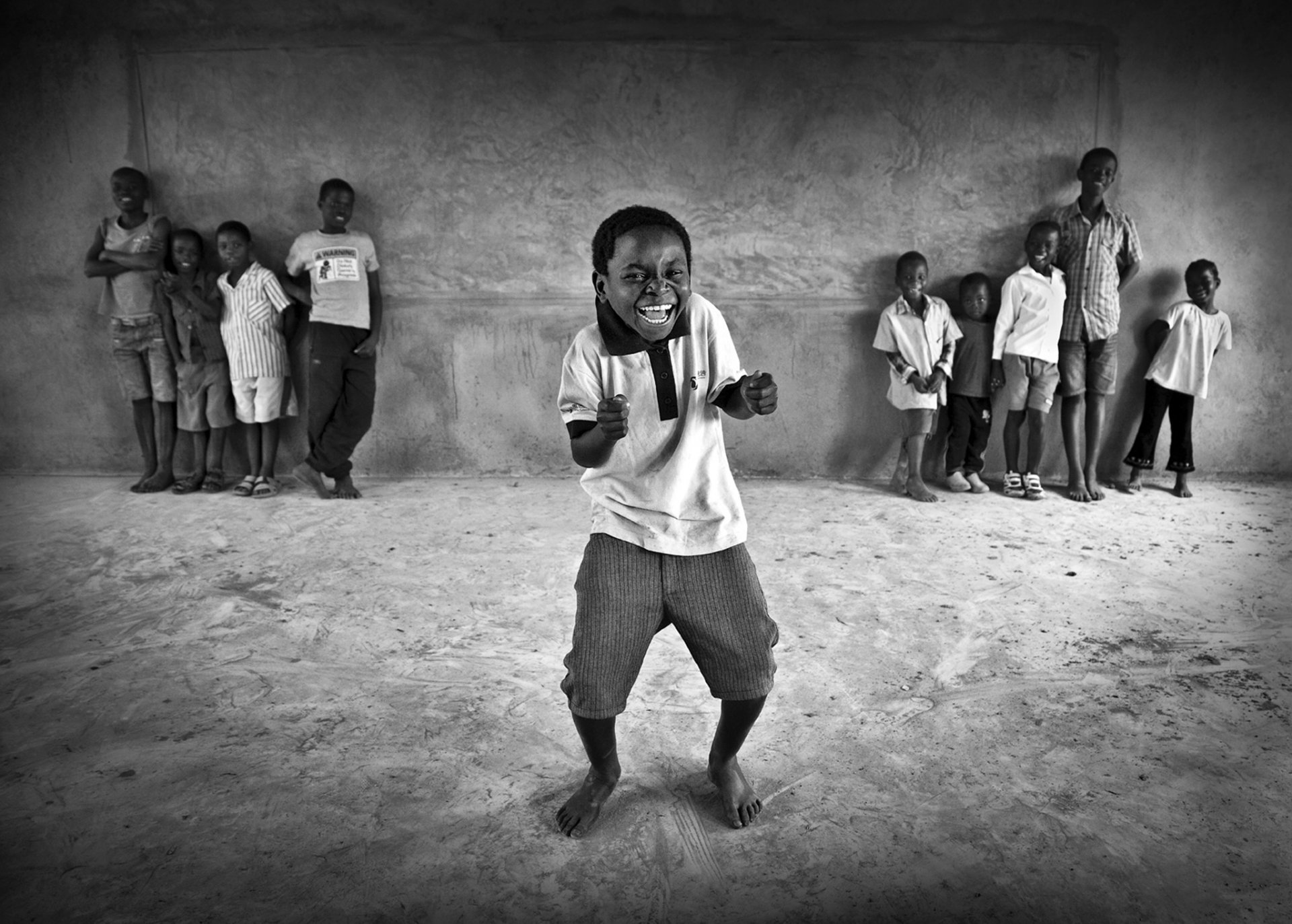 kid children black dancing laugh smile black&wite barefeet ebony child dance laughter b / w barefoot feet hd